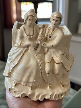 Vintage Ceramic Couple Planter in Cream with Gold Trim - Unbranded